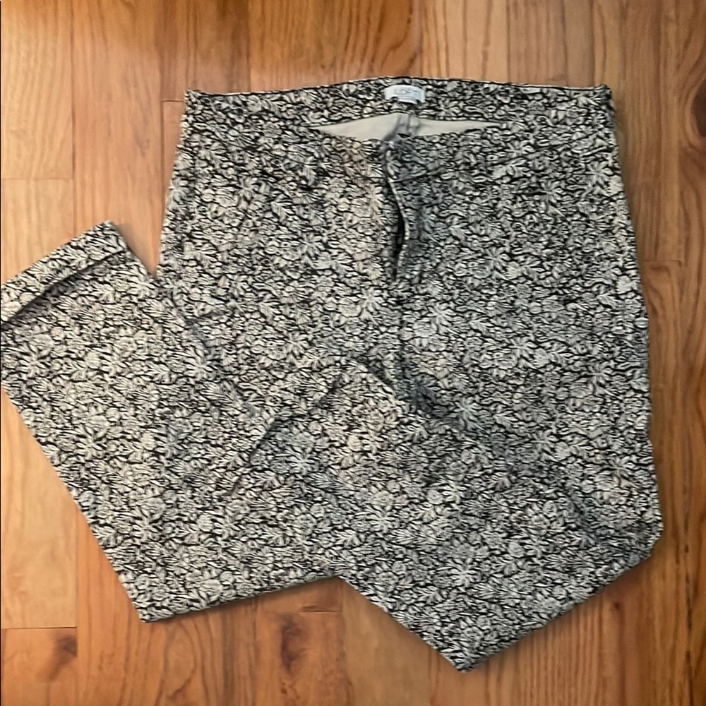 Gently used- Loft Floral cropped Patterned jeans